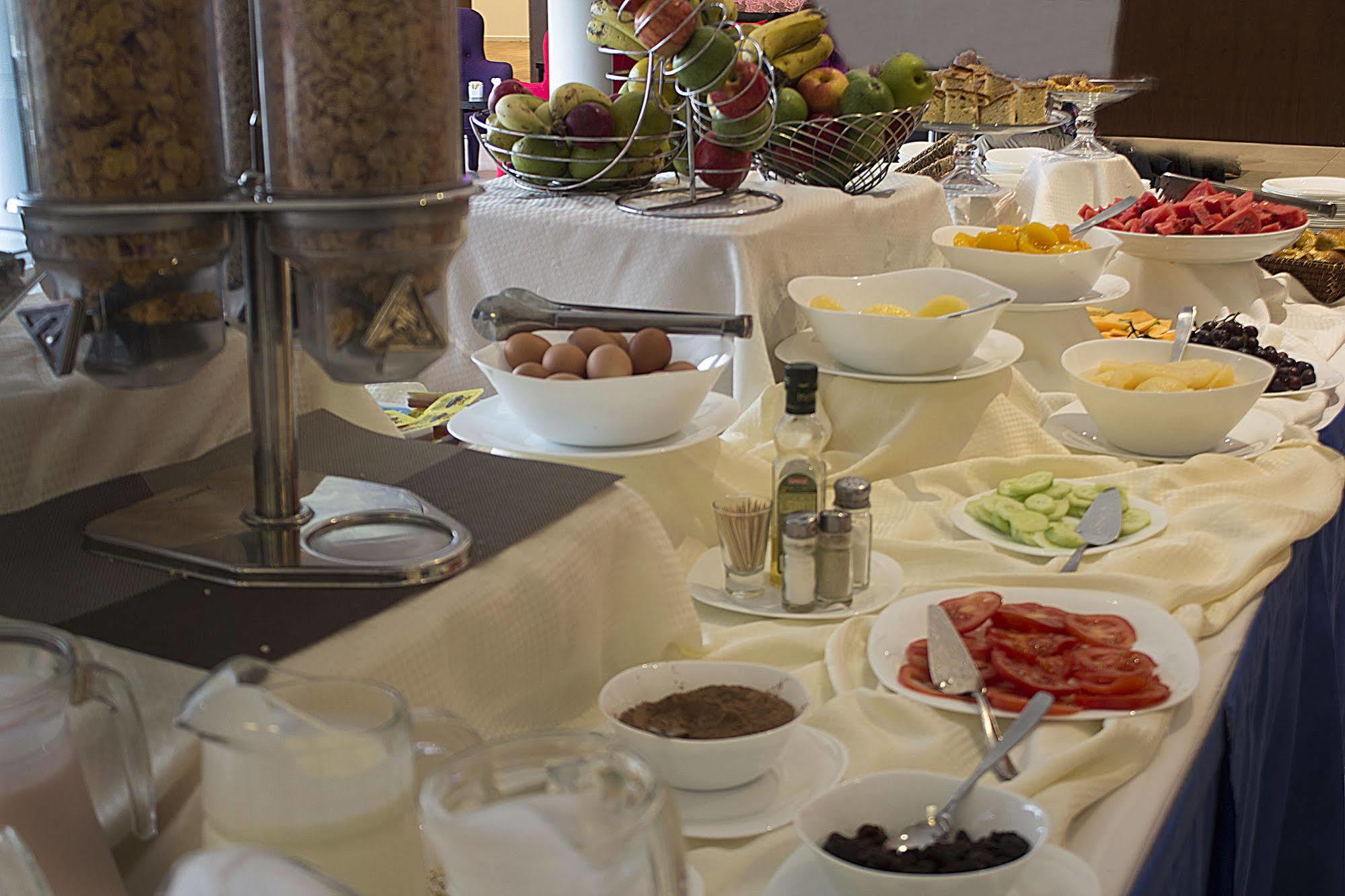 Regency Way Montevideo Hotel Esterno foto